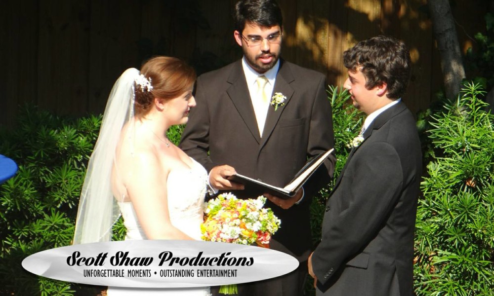 A Wilmington Wedding in a historic courtyard A beautiful wedding ceremony in a historic Wilmington courtyard